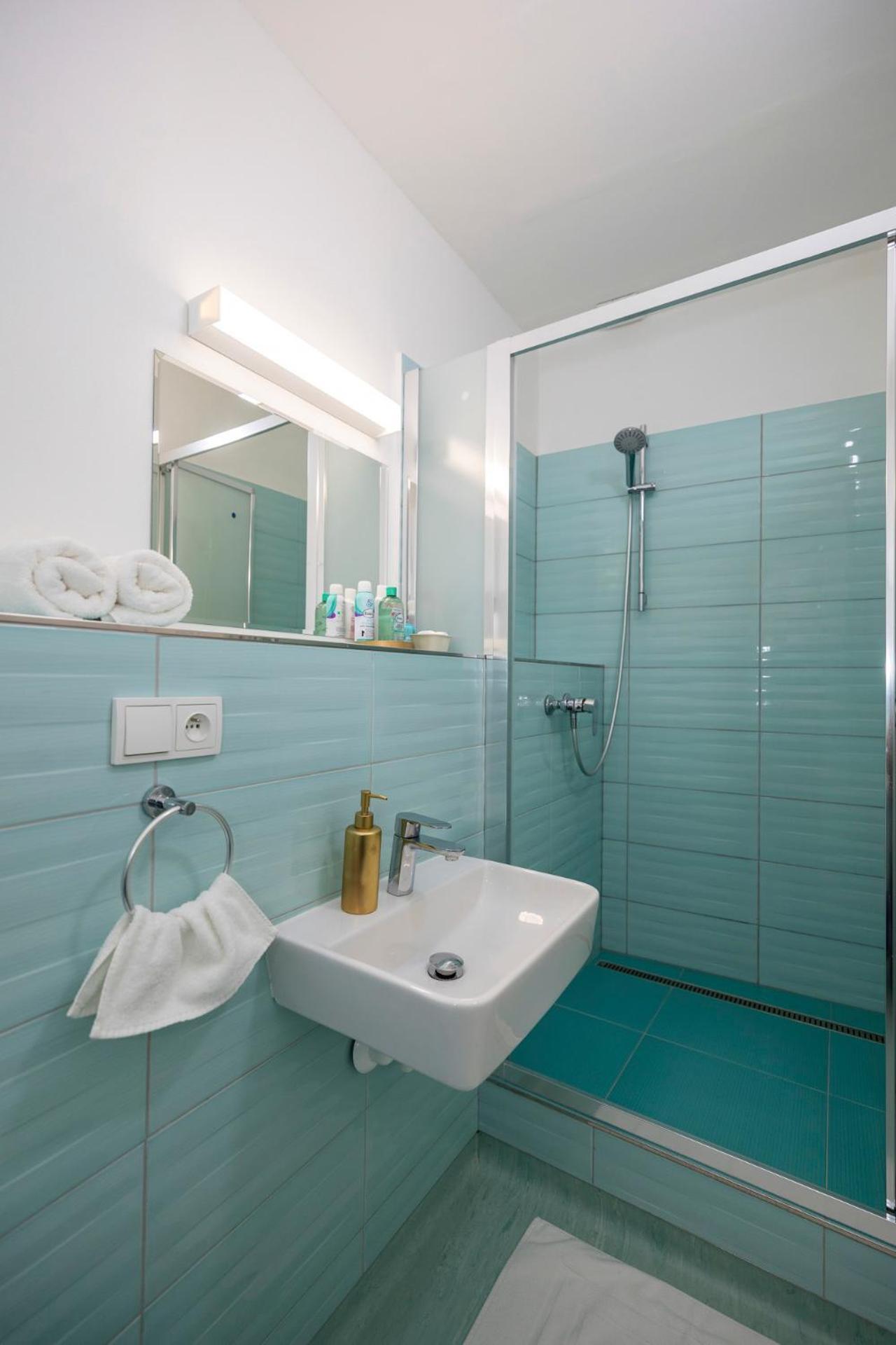Alure Residences 10 - 24h Self Check-in & Private Parking Next To The Building Included, Center Right On Snp Square In A Quiet Passage, New Building, In Town *